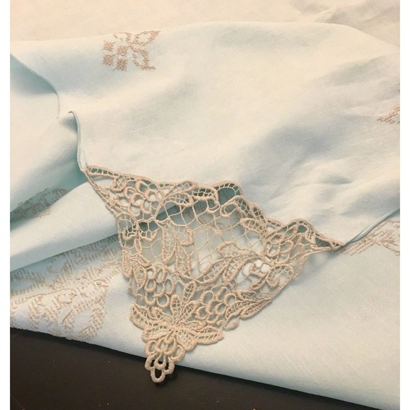 Vintage linen tablecloth light blue embroidered lace corners 80" x 72" rectangle - Picture 4 of 11